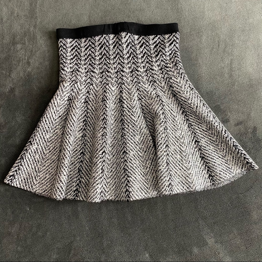 Guess Black & Silver/Metallic Skater Skirt Size L